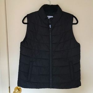 Like new puffer vest from Gap. Black. Size M.